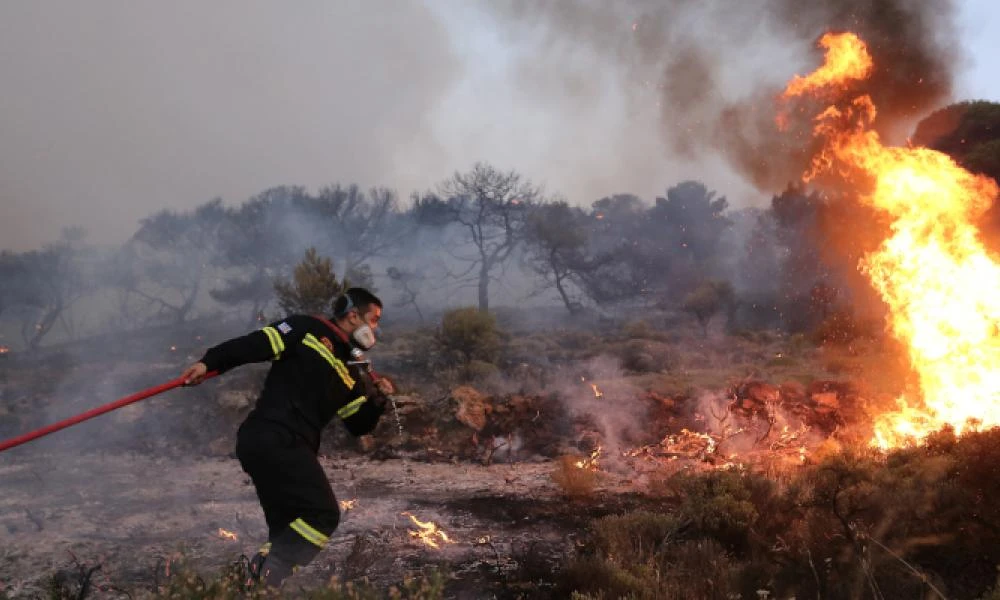 Συναγερμός για τον κίνδυνο πυρκαγιάς σε 6 περιφέρειες- Οι δυνάμεις της Πολιτικής Προστασίας βρίσκονται σε ετοιμότητα επιπέδου 4